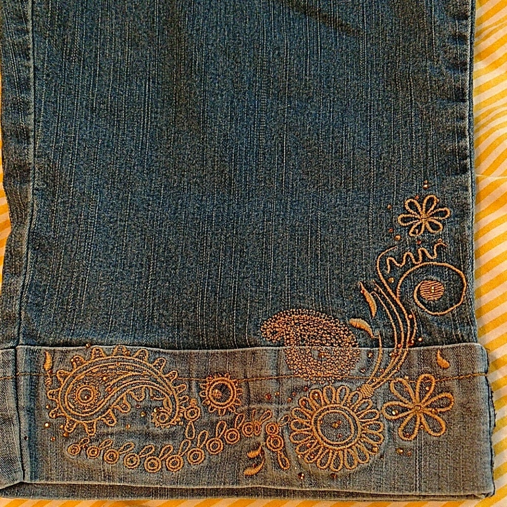 Capri Jeans with embroidery